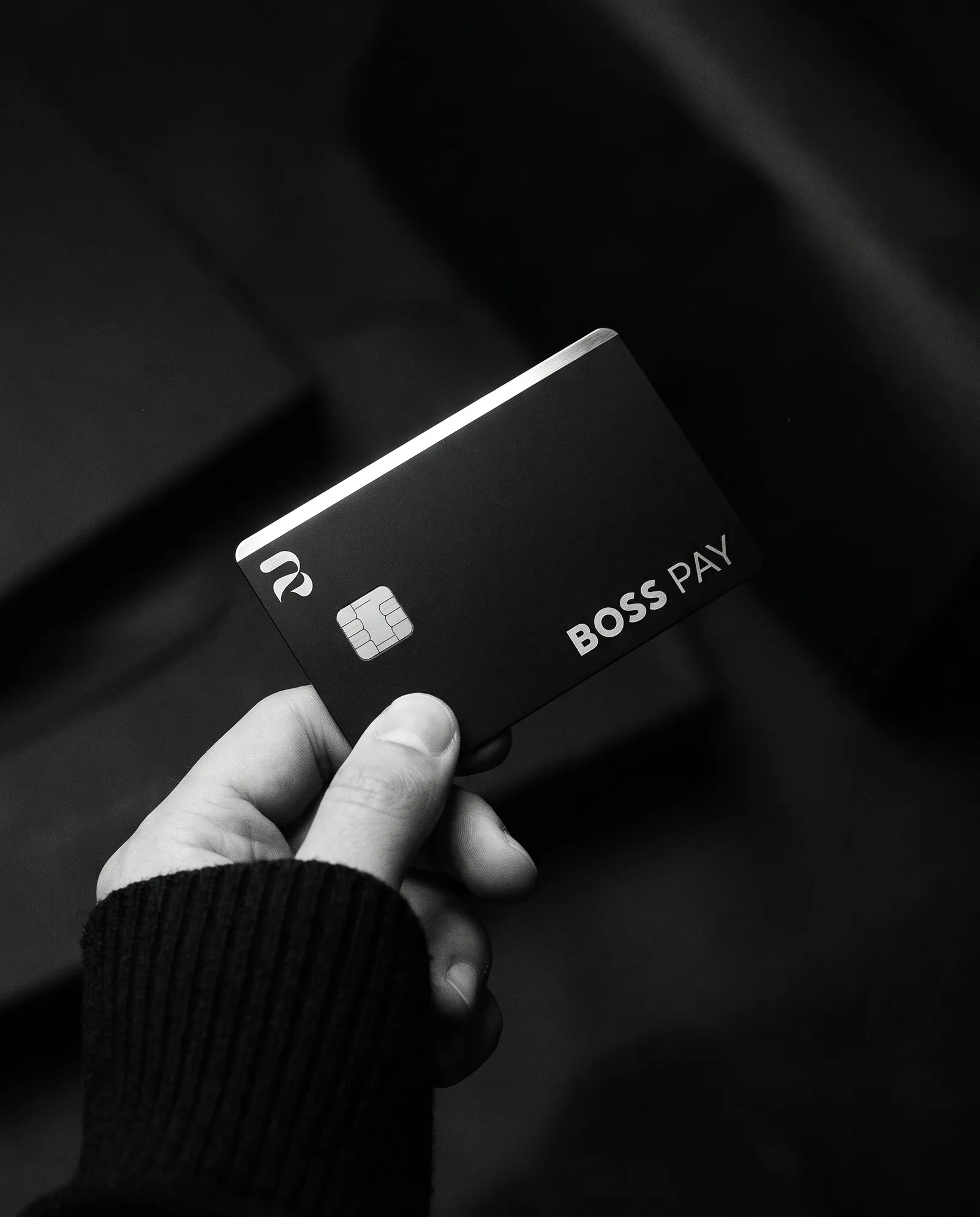 Cartão BOSS Pay na mão